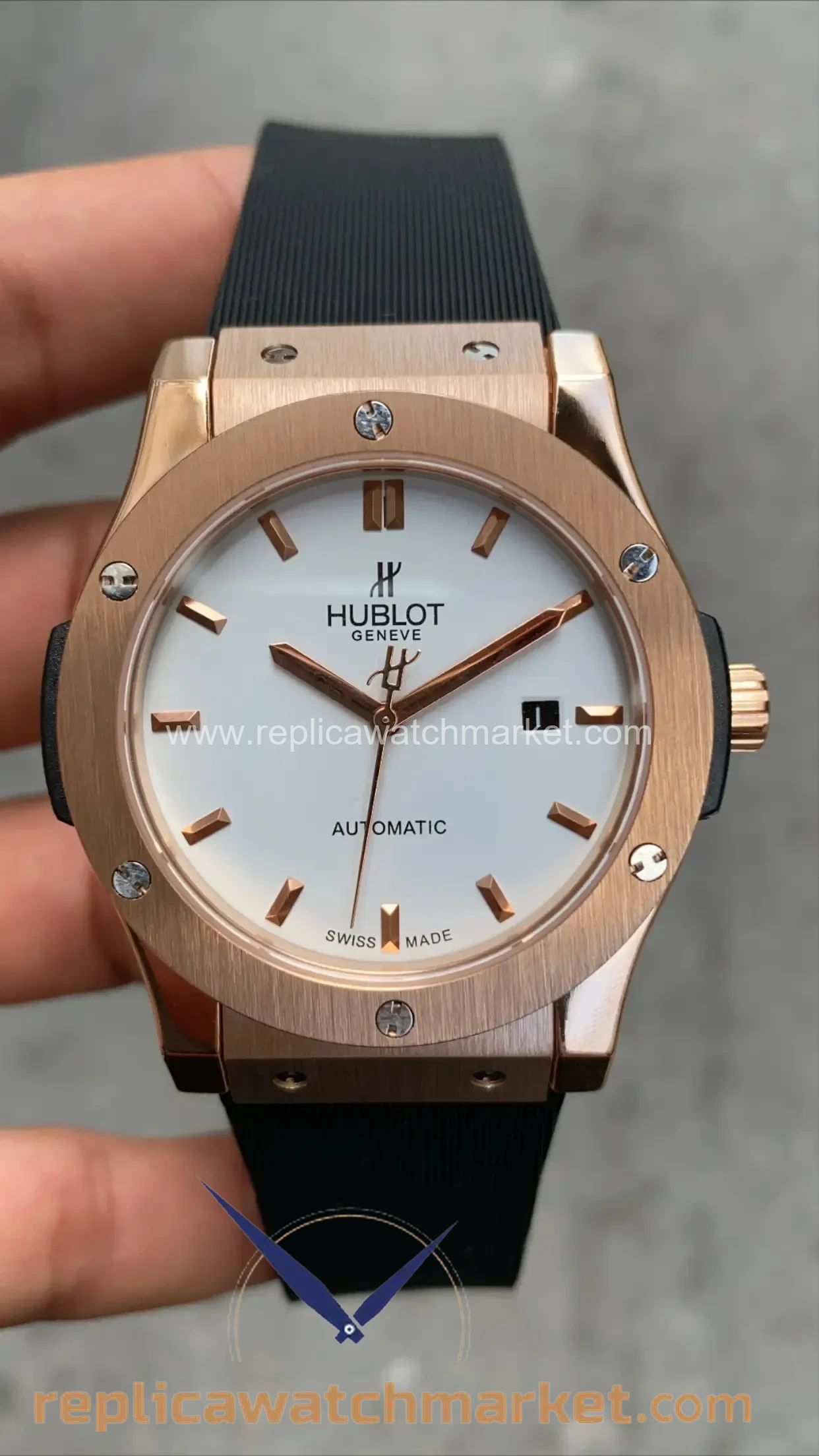 Replica Hublot Classic Fusion Automatic Vendome White Dial Black Rubber Rose Case 42 mm — product view 1