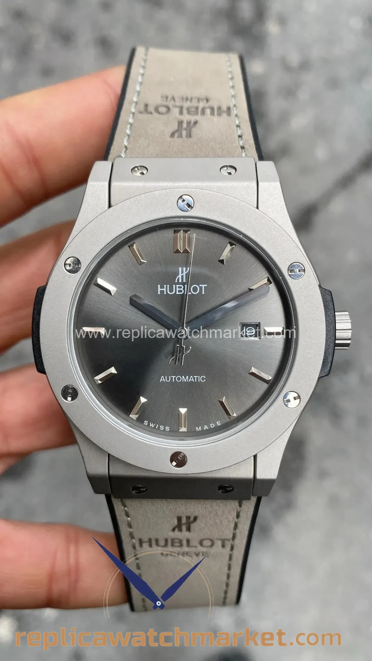 Replica Hublot Classic Fusion Automatic Vendome Grey Dial Grey Rubber Grey Case 42 mm — product view 1