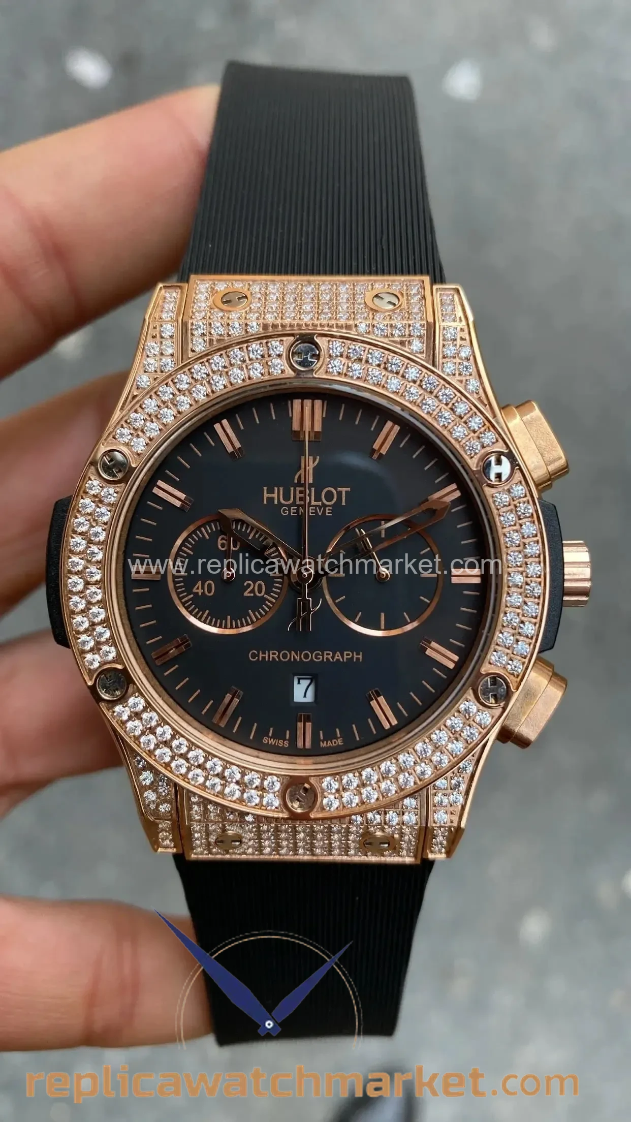 Replica Hublot Classic Fusion Chronograph Diamond Rose Case 41 mm — product view 1