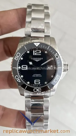 Çelik kasalı, siyah kadranlı replika Longines HydroConquest 41 mm — ürün görünümü 1