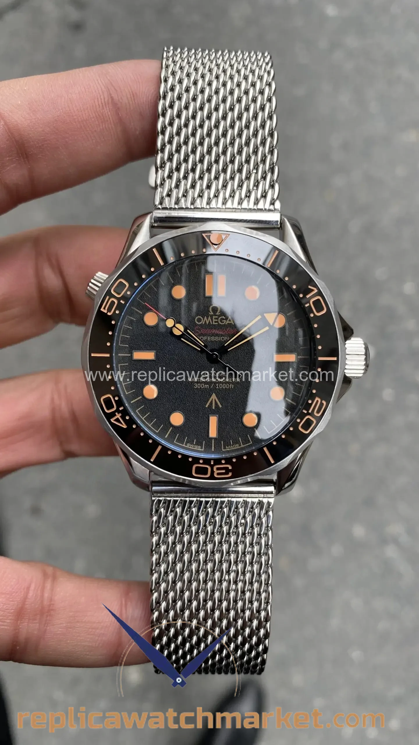 Replica Omega Seamaster Diver 300M James Bond No Time No Die Black Dial 42 mm — product view 1
