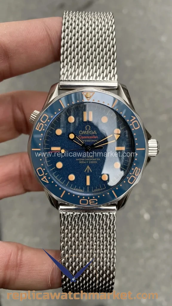 Replica Omega Seamaster Diver 300M James Bond No Time No Die Blue Dial 42 mm — product view 1