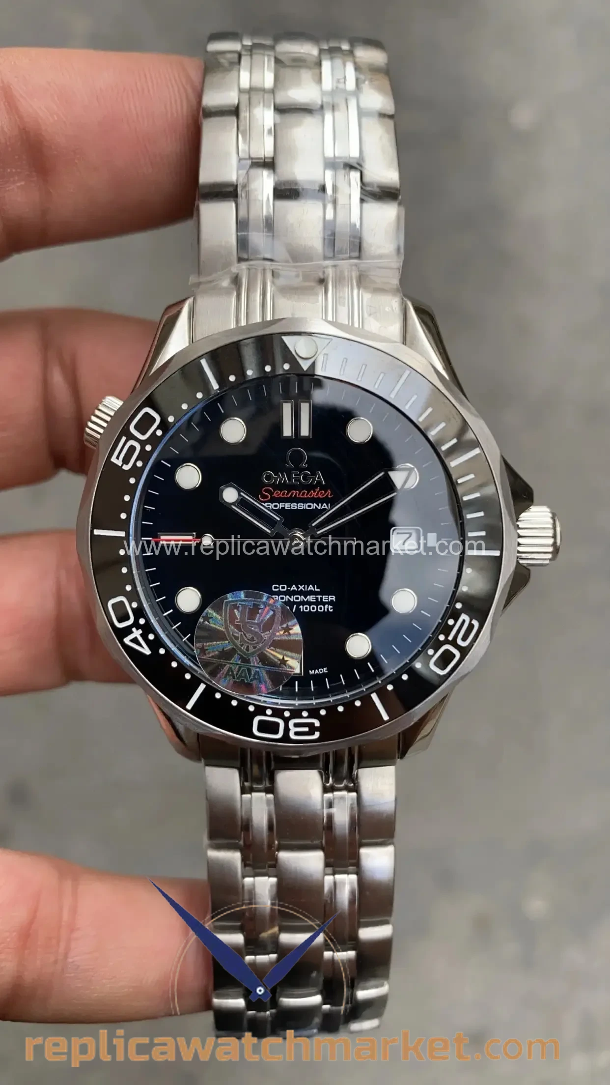 Replica Omega Seamaster Diver 300M Automatic Black Dial Steel Bracelet 41 mm — product view 1