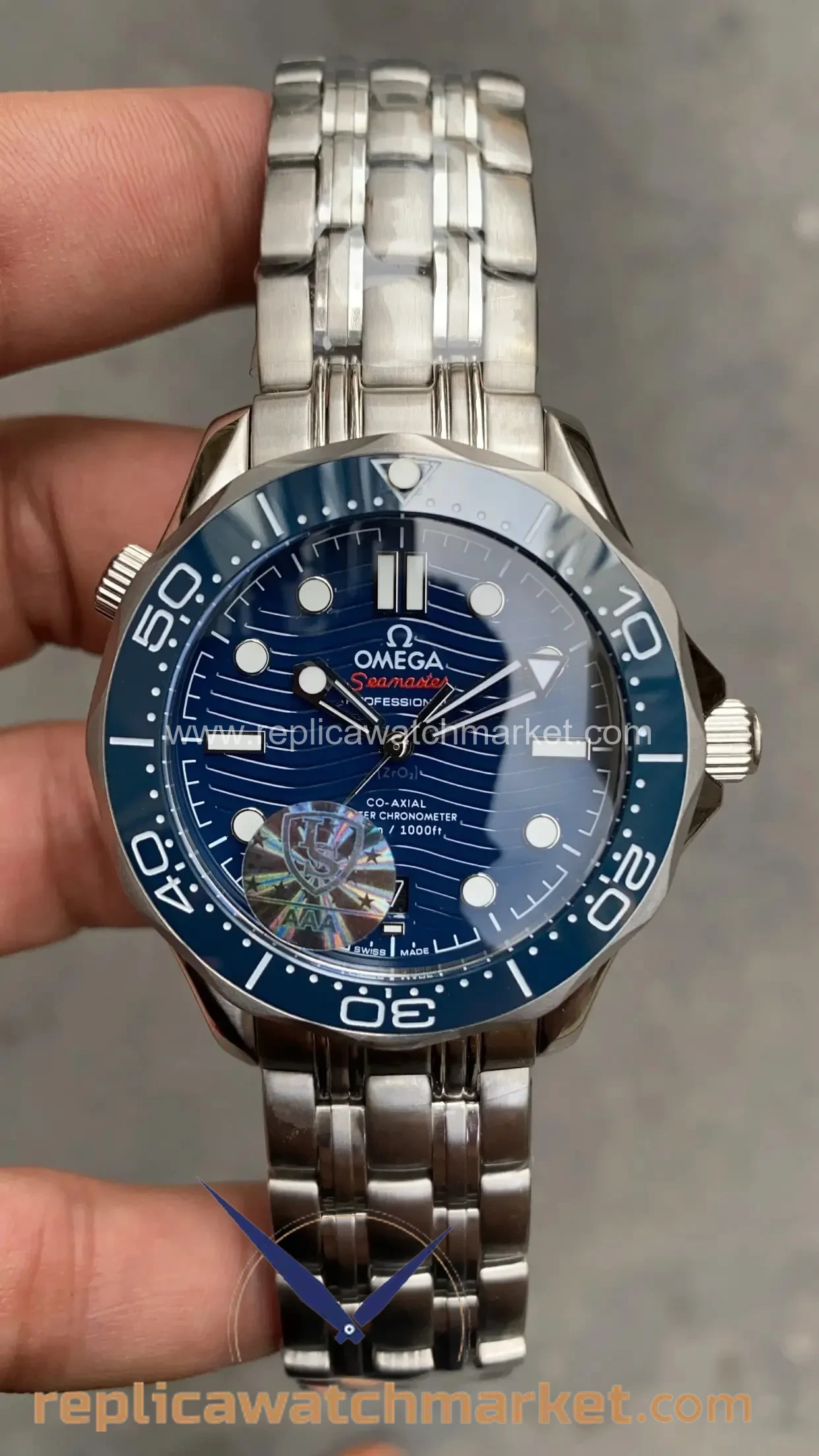 Replica Omega Seamaster Diver 300M Automatic Blue Dial Steel Bracelet 41 mm — product view 1