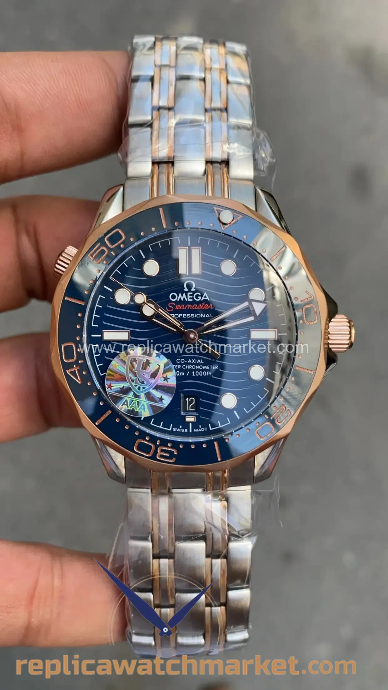 Replica Omega Seamaster Diver 300M Automatic Blue Dial Two-Tone Rose Gold 41 mm — product view 1