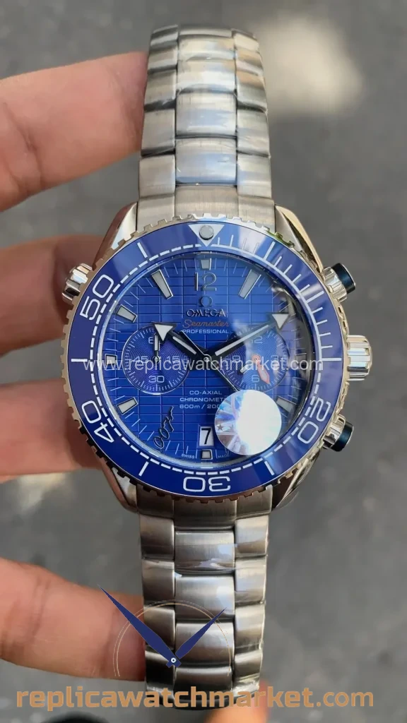 Replica Omega Seamaster Planet Ocean 600M 007 James Bond Edition Blue Dial 45 mm — product view 1