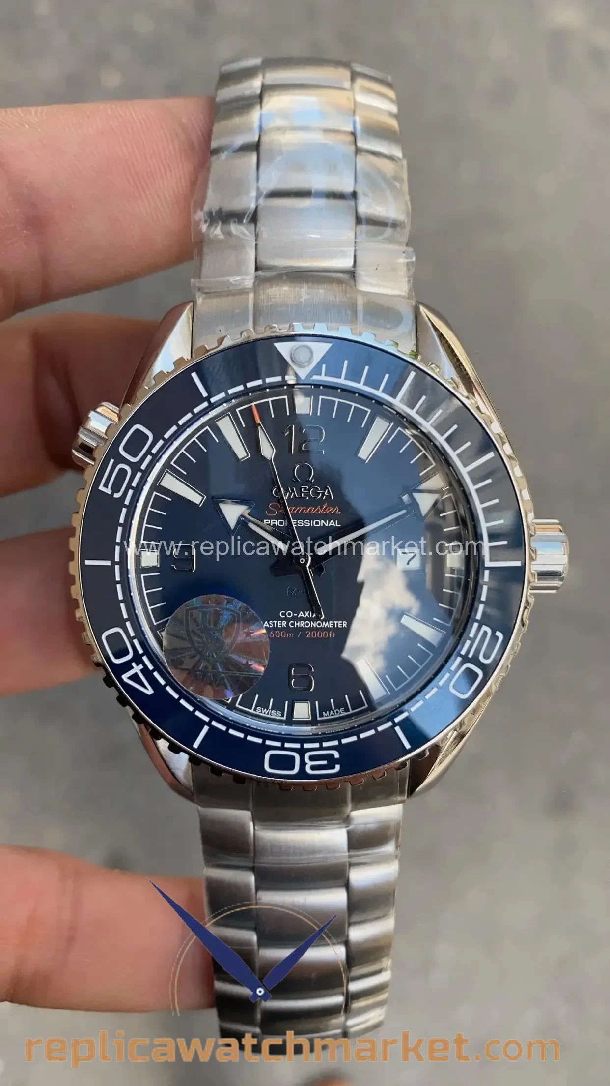 Replica Omega Seamaster Planet Ocean 600M Automatic Blue Dial Steel Bracelet 45 mm — product view 1