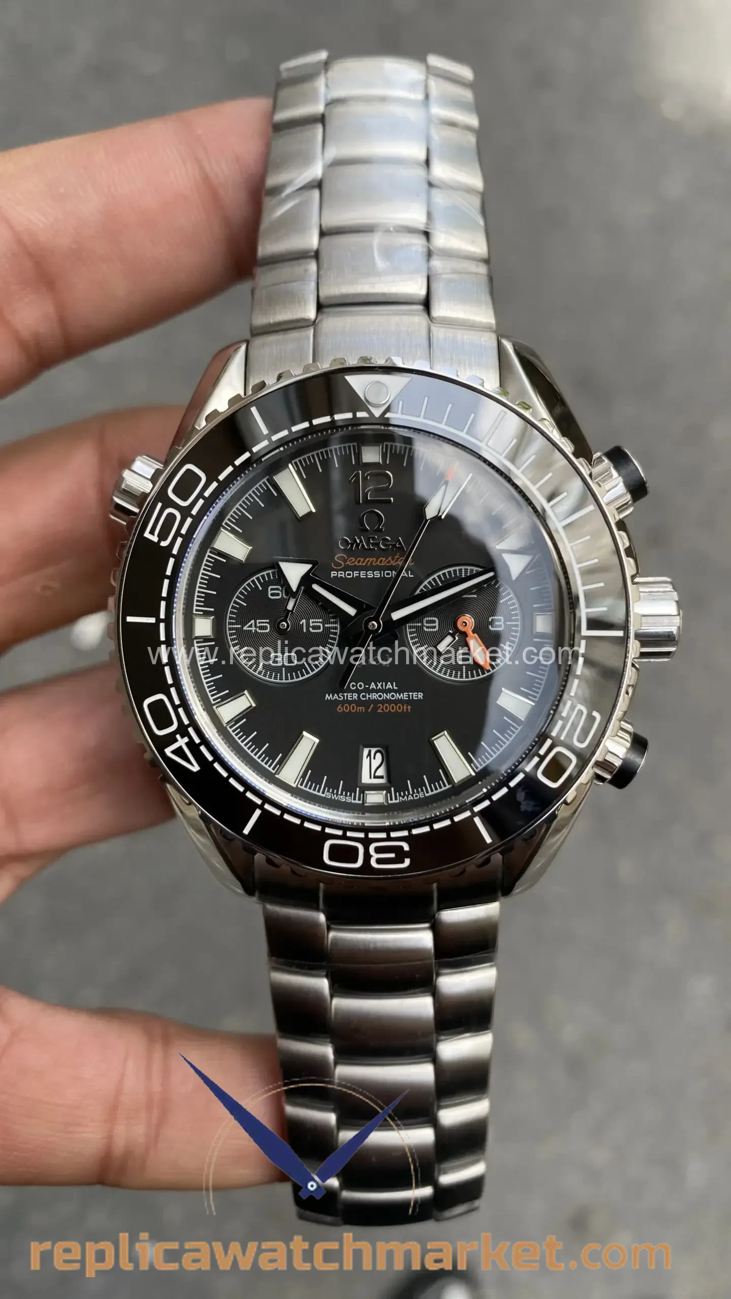 Replica Omega Seamaster Planet Ocean 600M Chronograph Black Dial Black Bezel Steel Bracelet 45 mm — product view 1