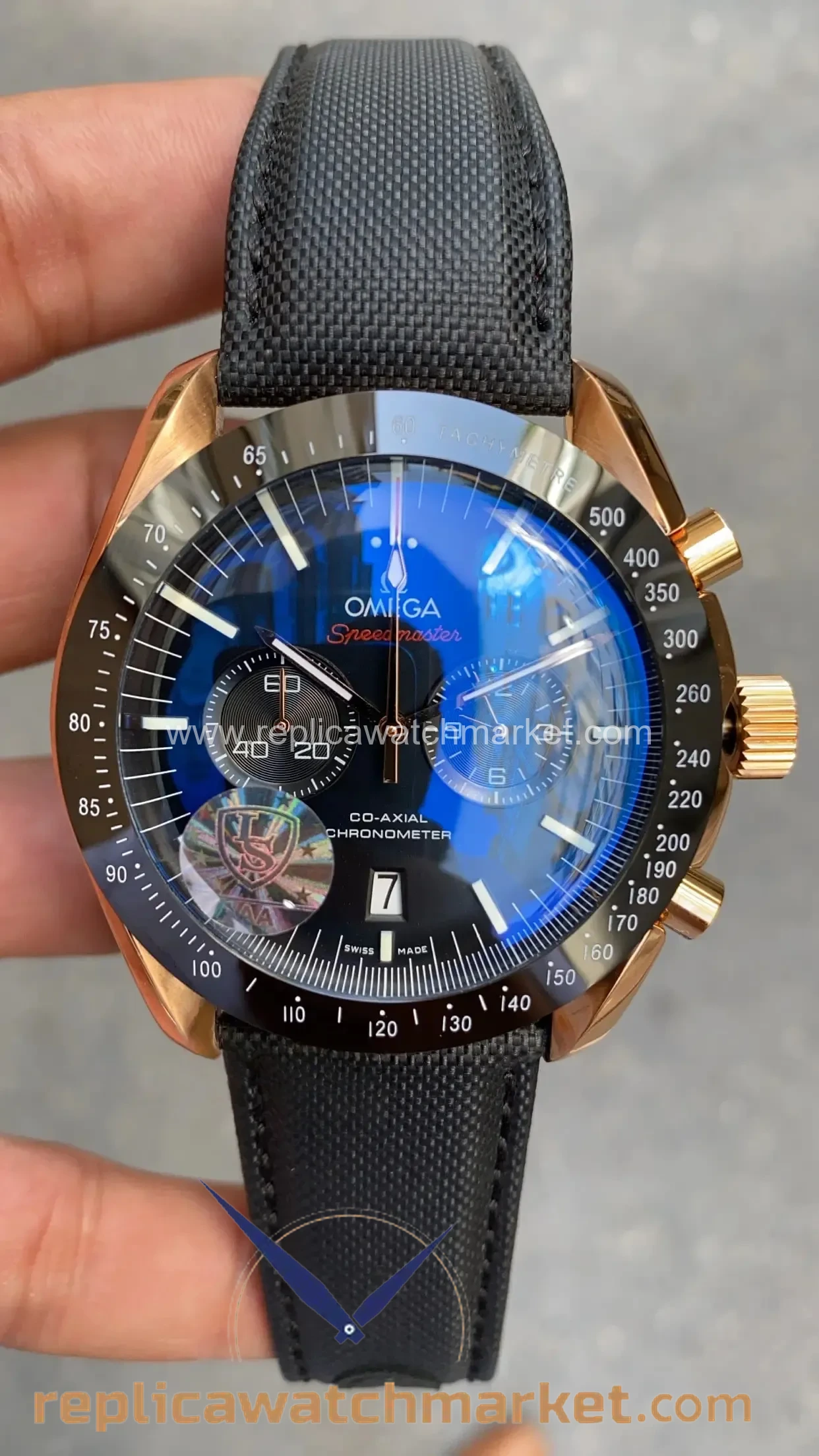 Replica Omega Speedmaster Dark Side of the Moon Black Dial Rose Case Black Strap 44 mm — product view 1