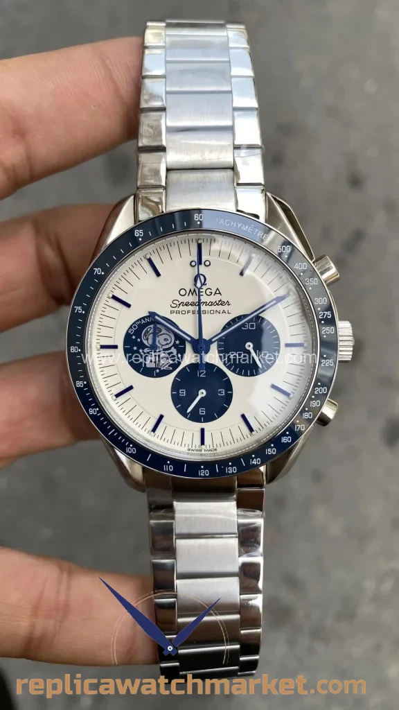 Replica Omega Speedmaster Moonwatch Silver Snoopy Award 50th Anniversary Blue Dial Steel Bracelet 42 mm — product view 1