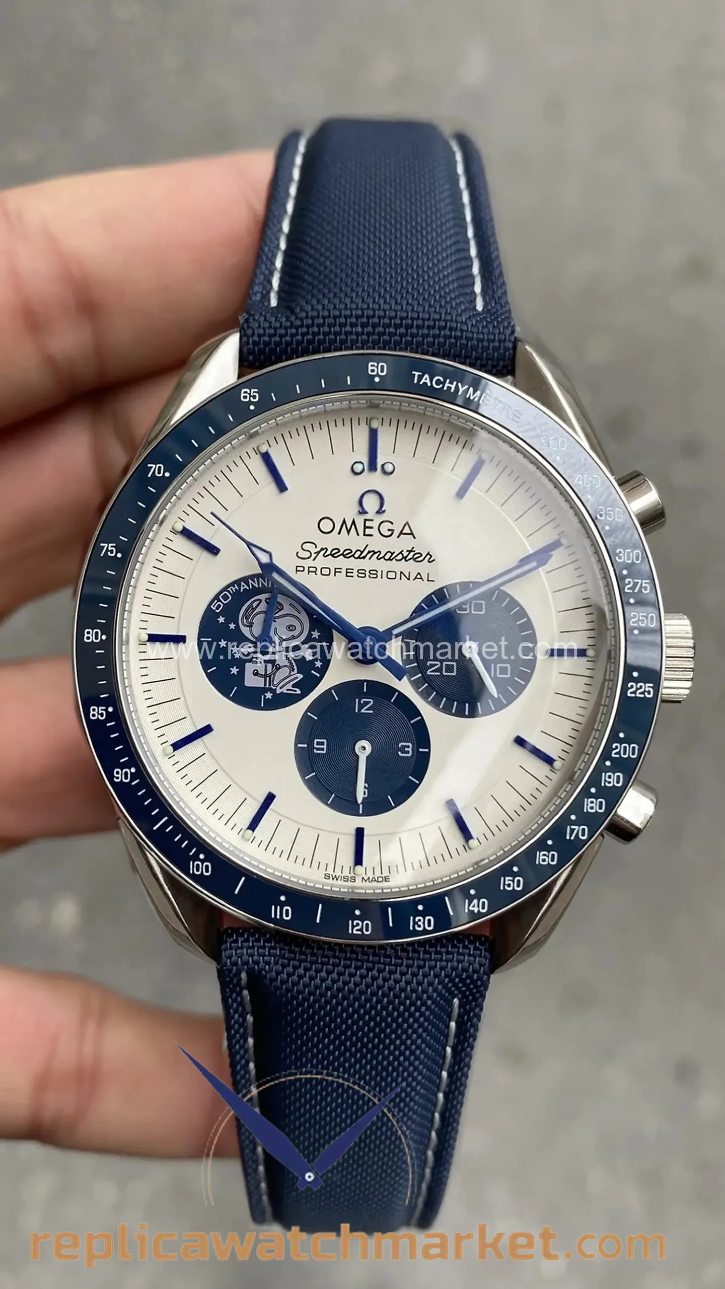 Replica Omega Speedmaster Moonwatch Silver Snoopy Award 50th Anniversary Blue Leather White Dial 42 mm — product view 1