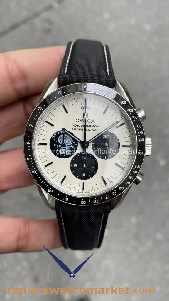 Replica Omega Speedmaster Moonwatch Silver Snoopy Award 50th Anniversary Leather White Dial 42 mm — product view 1