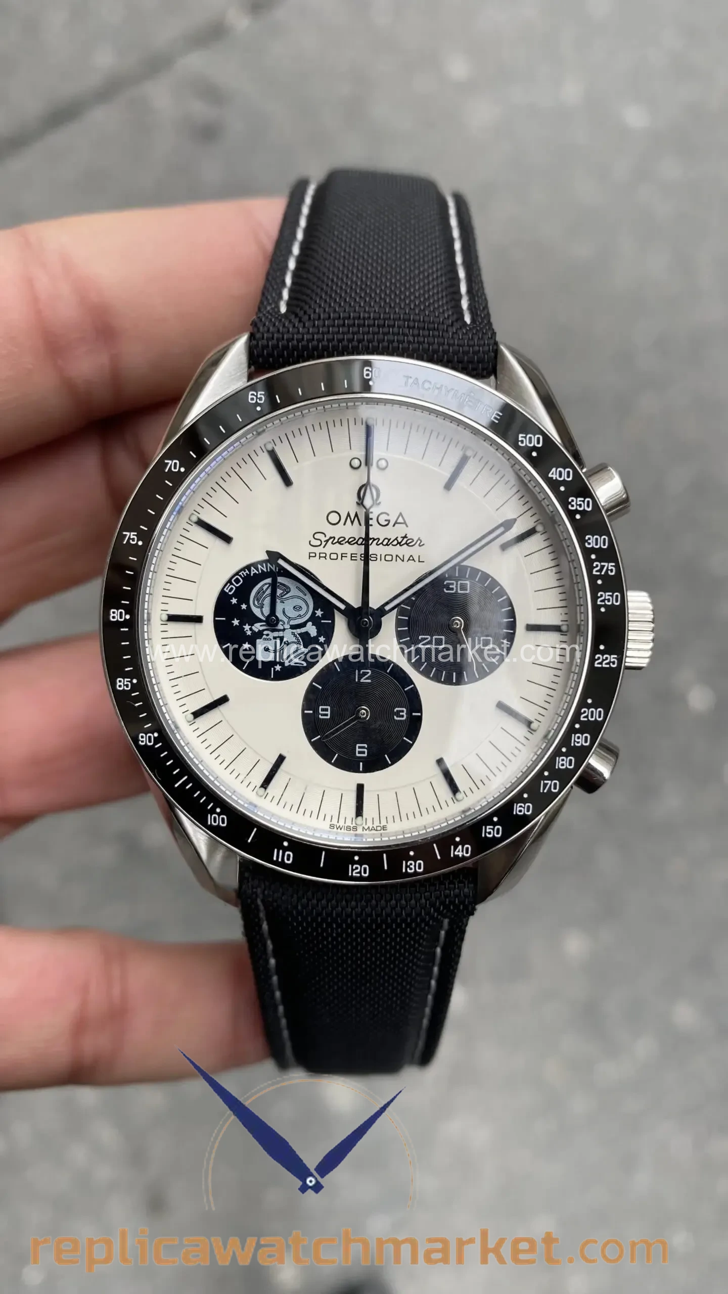 Replica Omega Speedmaster Moonwatch Silver Snoopy Award 50th Anniversary Leather White Dial 42 mm — product view 1