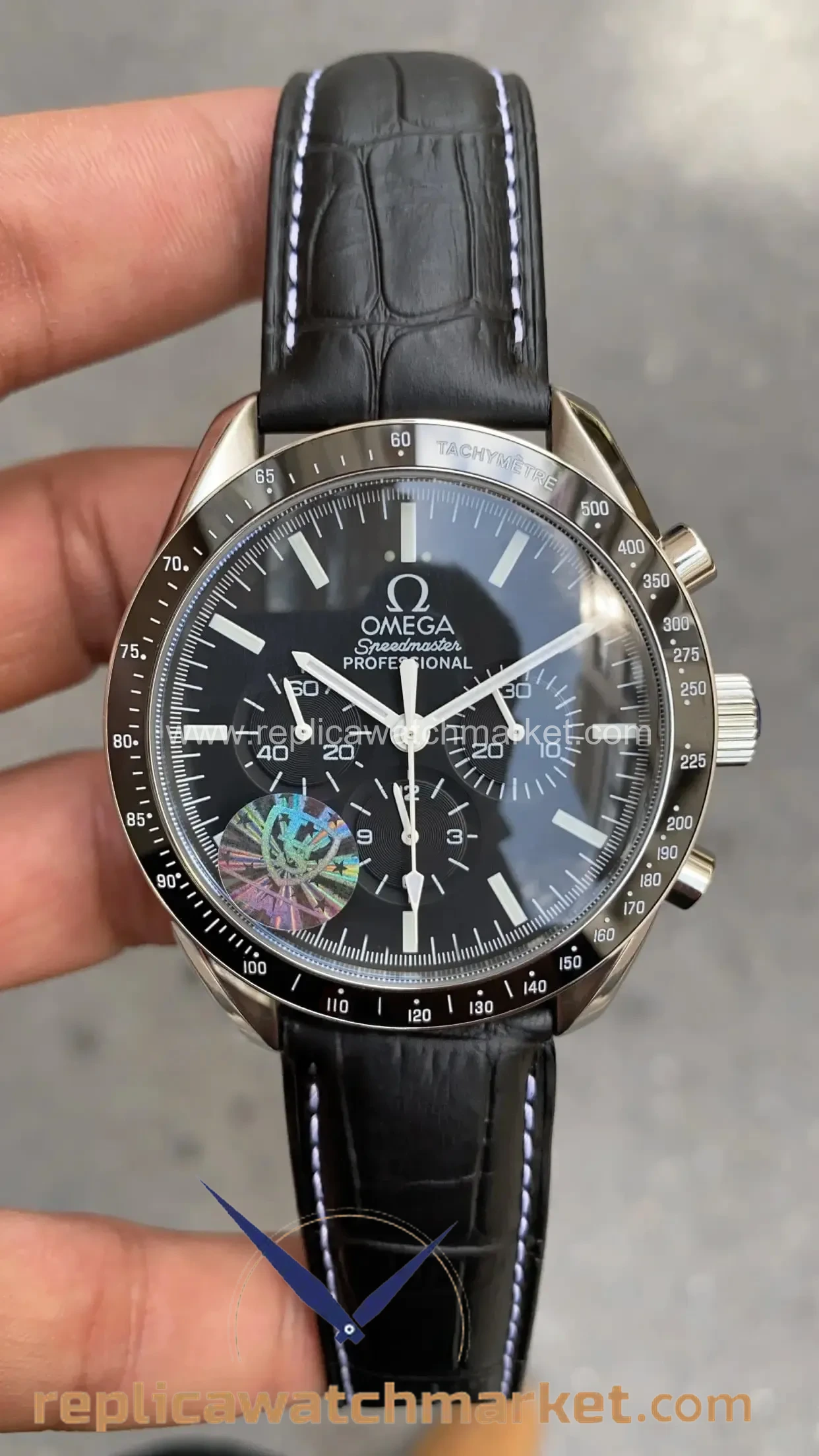 Replica Omega Speedmaster Racing Co-Axial Master Chronometer Black Dial Leather Band 43 mm — product view 1
