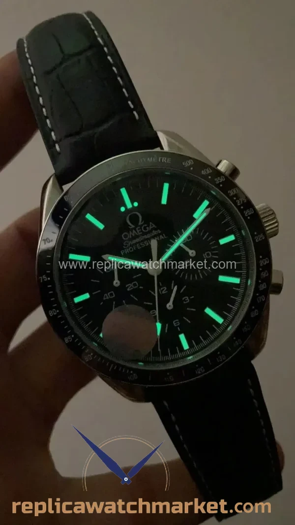 Replica_Omega_Speedmaster_Racing_Co_Axial_Master_Chronometer_Black_dial_Leather_Band_43_mm_7