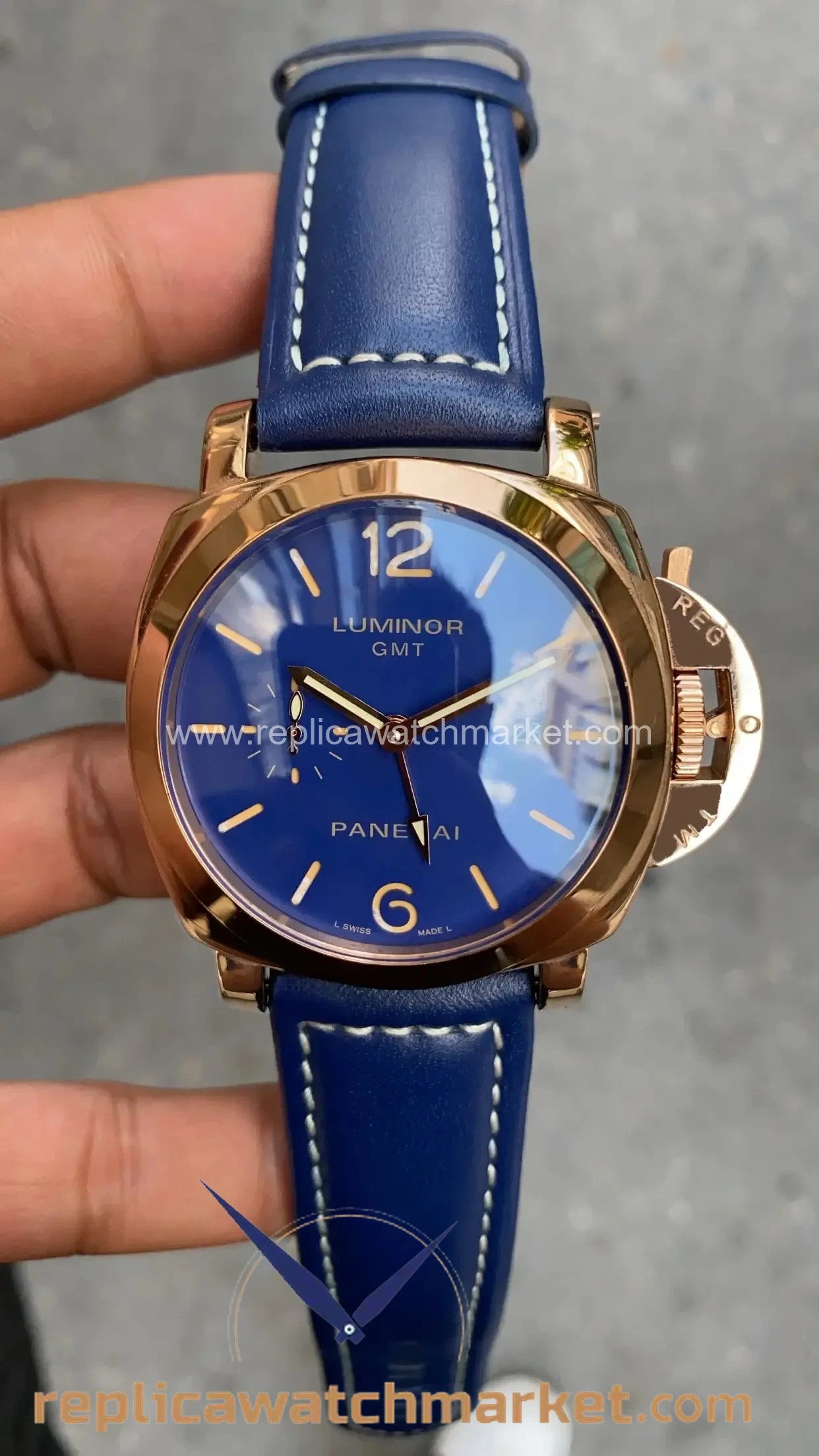 Replica Panerai Luminor Marina GMT Goldtech Sole Blu Ref. PAM01112 Rose Case Blue Dial Blue Leather 48 mm — product view 1