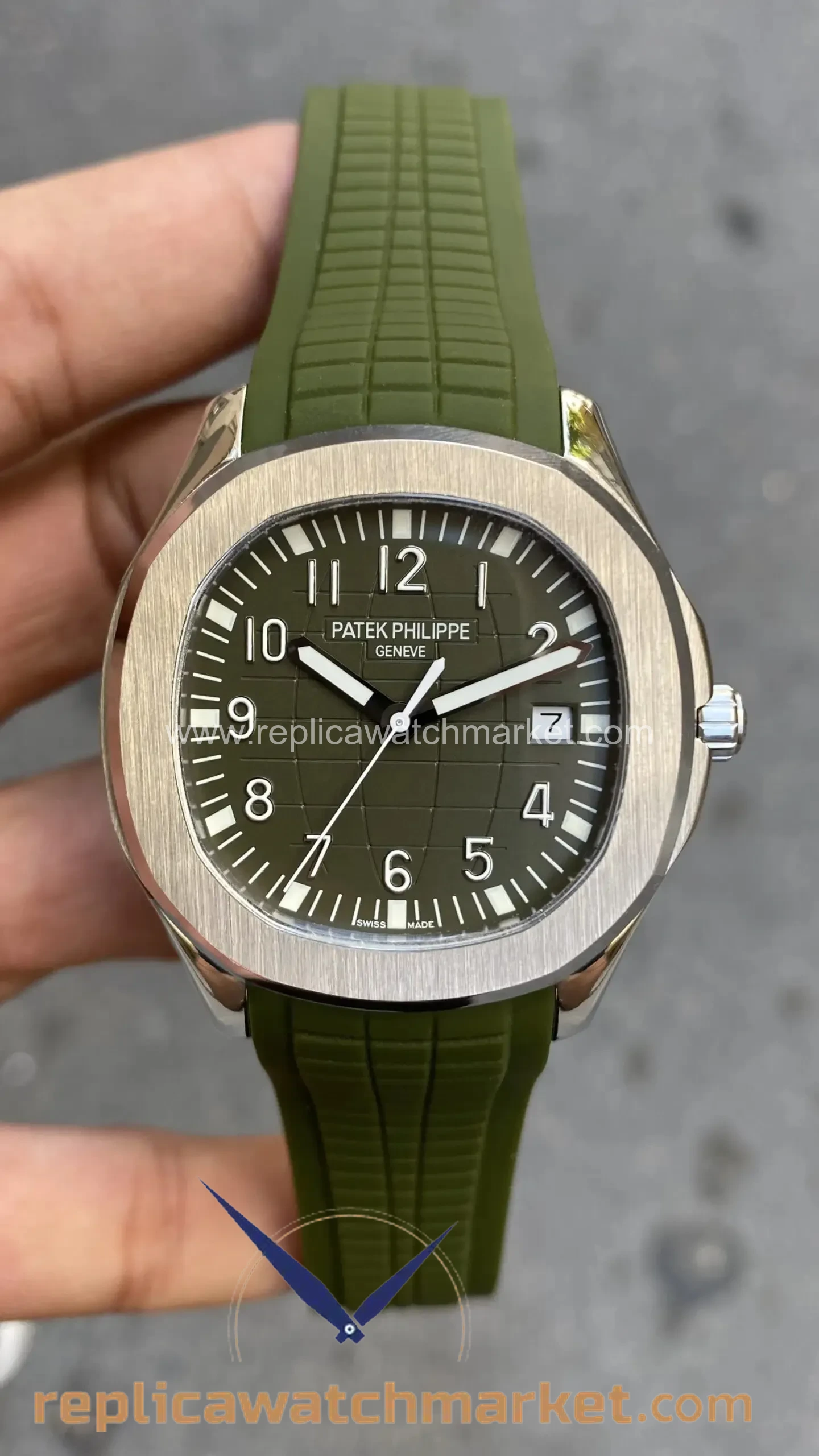 Replica Patek Philippe Aquanaut 5168G-010 — Steel Case Green Dial Green Rubber Strap 42 mm — product view 1