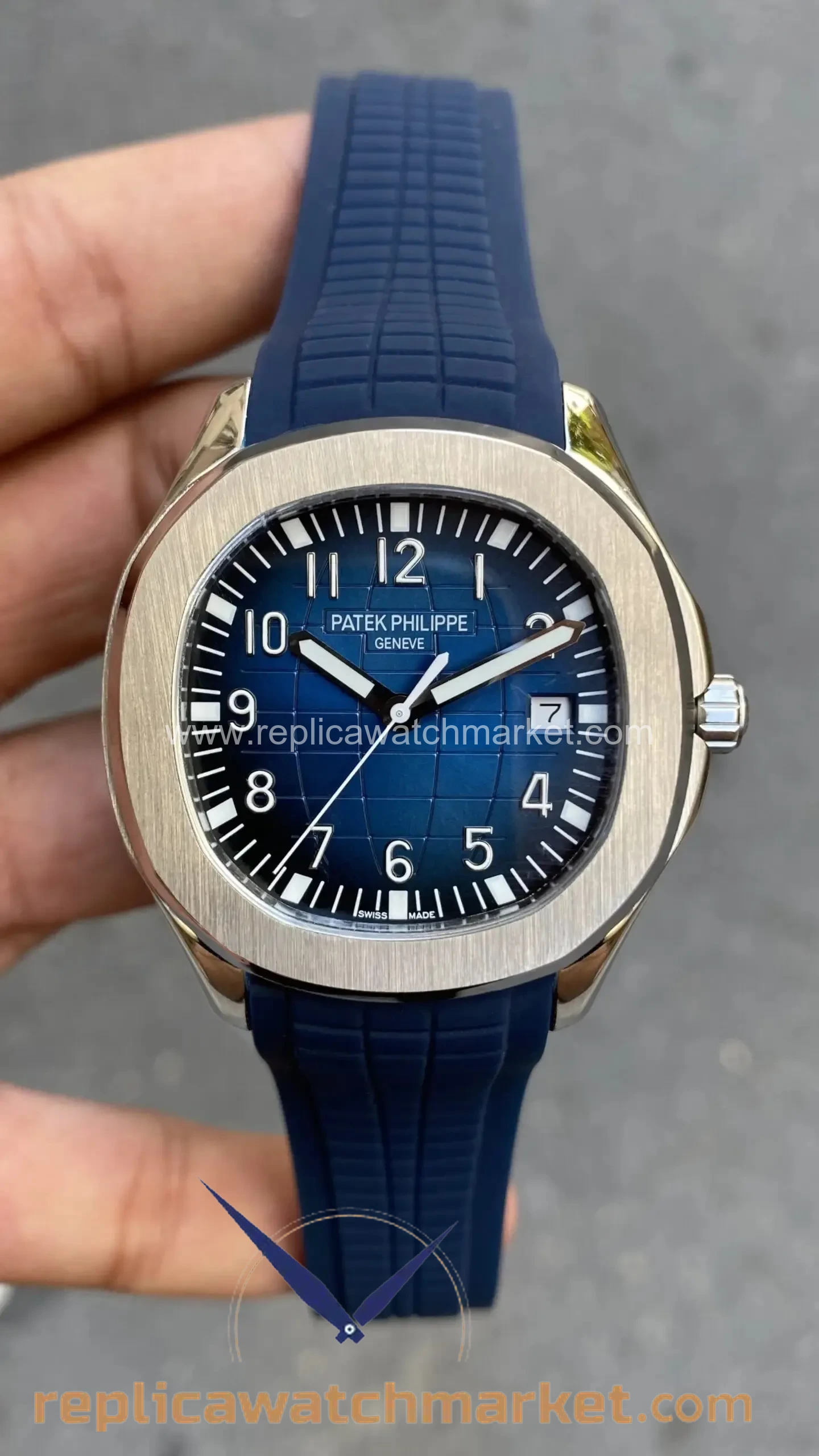 Replica Patek Philippe Aquanaut Jumbo 20th Anniversary 5168G-001 — Steel Case Blue Dial Blue Rubber Strap 42 mm — product view 1