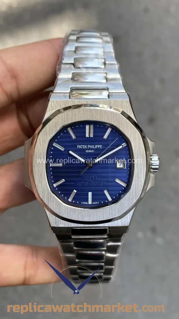 Replica Patek Philippe Nautilus 40th Year Anniversary 5711/1P-001 — Steel Case Blue Dial 40 mm — product view 1