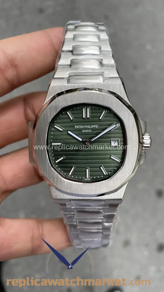 Replica Patek Philippe Nautilus 5711/1A-014 — Steel Case Green Dial 40 mm — product view 1