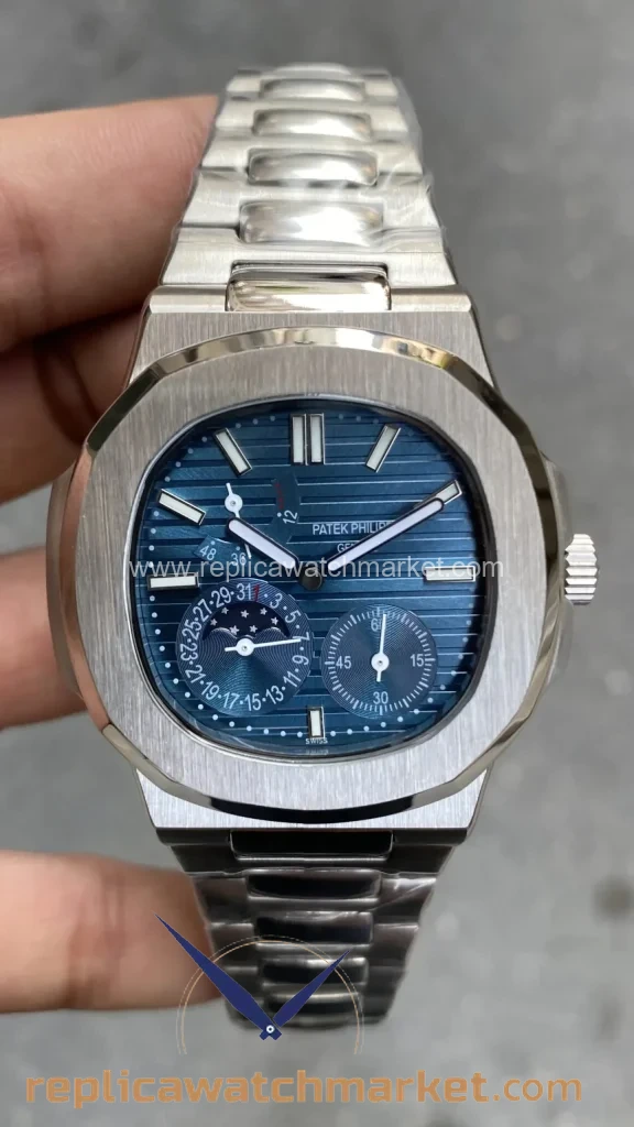 Replica Patek Philippe Nautilus Moonphase 5712 — Steel Case Blue Dial 40 mm — product view 1