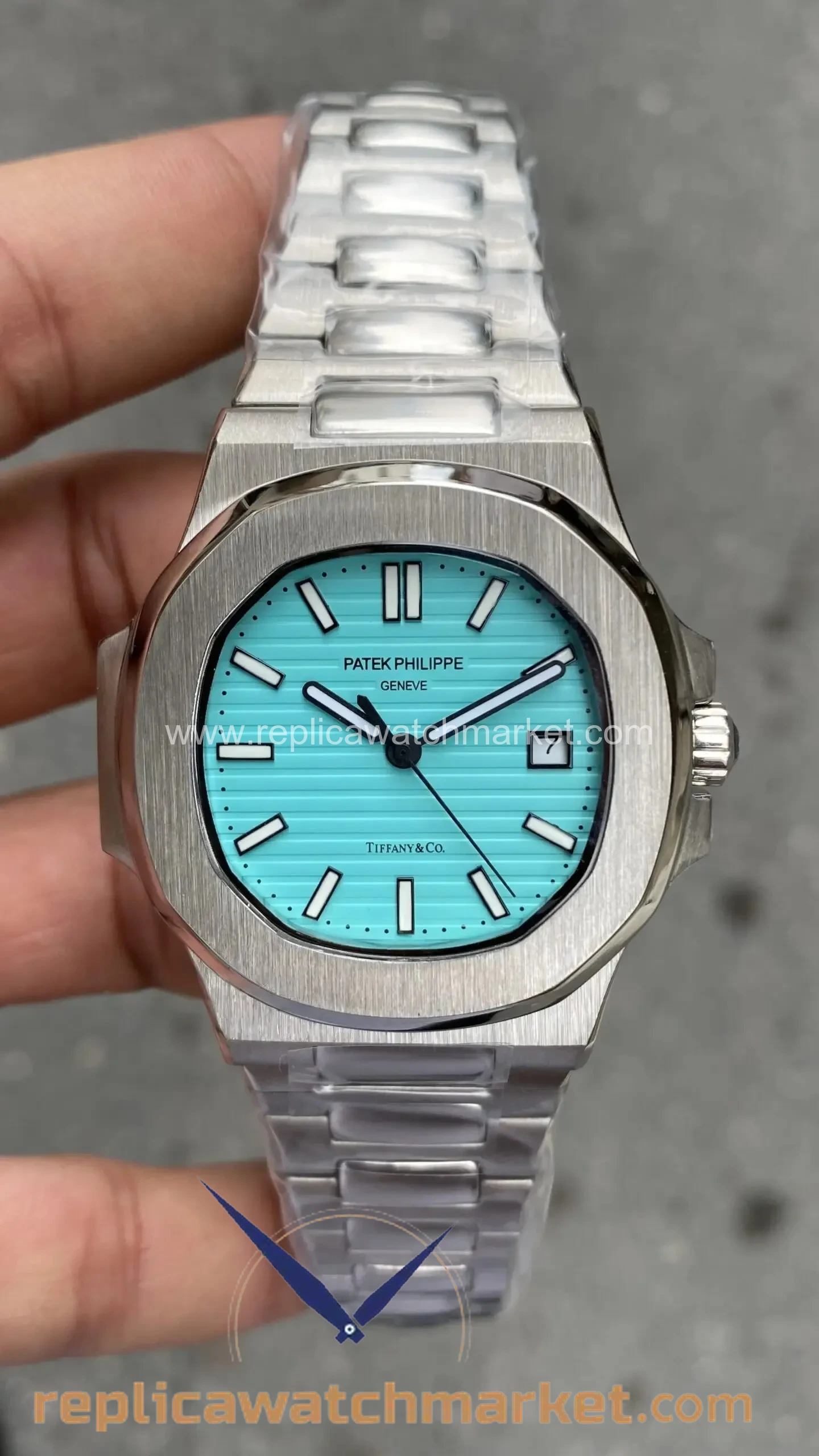 Replica Patek Philippe Nautilus Tiffany 5711/1A — Steel Case Tiffany Dial 40 mm — product view 1