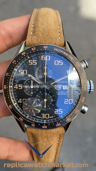 Replika TAG Heuer Carrera Calibre 16 Chronograph — Siyah kadran, kahverengi deri kayış 41 mm — ürün görünümü 1