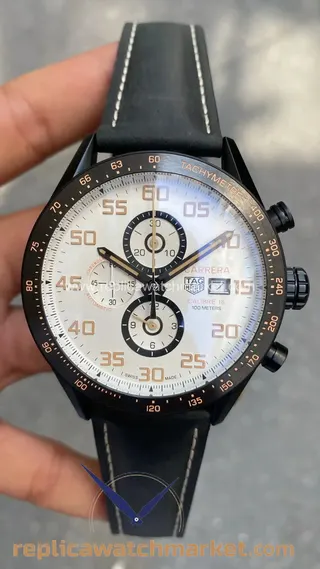 Replika TAG Heuer Carrera Calibre 16 Chronograph — Beyaz Kadran, Siyah Deri Kayış 41 mm — ürün görünümü 1