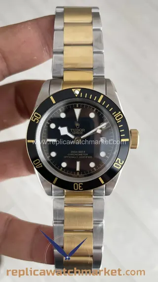 Replika Tudor Black Bay Çelik Oyster Çift Renk Altın Tonlu Siyah Kadranlı Otomatik 41 mm — ürün görünümü 1