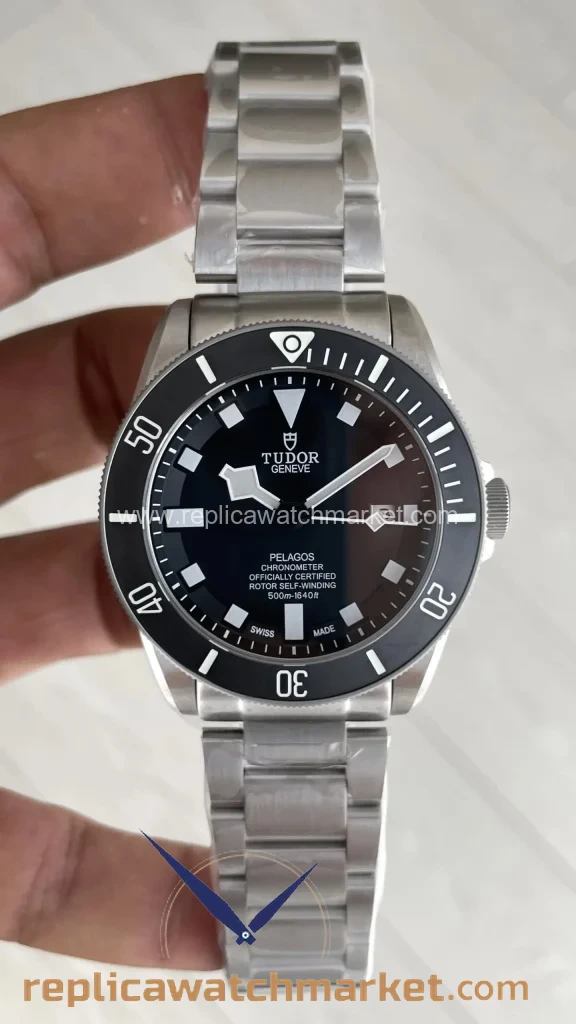 Replica Tudor Pelagos Black Dial M25600TN 41 mm — product view 1